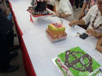 Kue Simpang Susun Semanggi Jadi Kado Ahok dari Warga Kalijodo