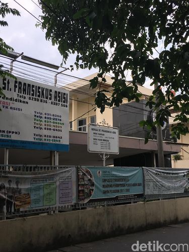 Sekelumit Kisah Prasasti dan Foto Obama di SD Asisi