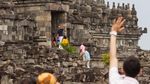 Semringahnya Obama Jalan-jalan di Candi Prambanan