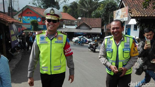 Kakorlantas Irjen Royke Lumowa memantau arus balik di jalur selatan.