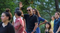Barack Obama dan keluarga tiba di kawasan Candi Borobudur, Rabu (28/6/2017). REUTERS/Pius Erlangga.