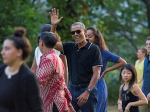 Obama dan Keluarga Menikmati Sore di Candi Borobudur