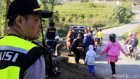 Jalur Lingkar Kamojang dari arah Ibun menuju Garut, terdapat tanjakan TPU Patrol dan SD Patrol, yang kerap membuat mesin kendaraan mati. Pool/Wisma Putra.