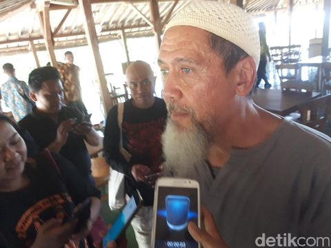  Pemilik restoran mie lethek, Iskandar Waworuntu
