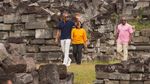 Semringahnya Obama Jalan-jalan di Candi Prambanan