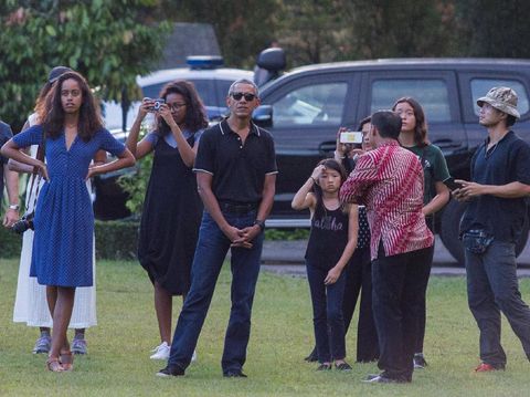 Di Borobudur, Michelle Obama Buktikan Gaya <i>Sporty</i> dan Glamor Bisa Berpadu
