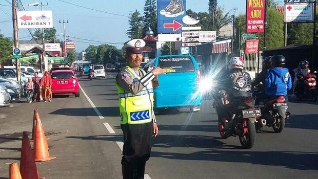 Puncak Diberlakukan Satu Arah ke Atas Sampai Pukul 11.00 WIB