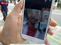 Didin menunjukkan foto saat masih berada di AS