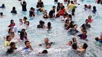 Tak hanya itu, lokasi permainan air juga dibuka.