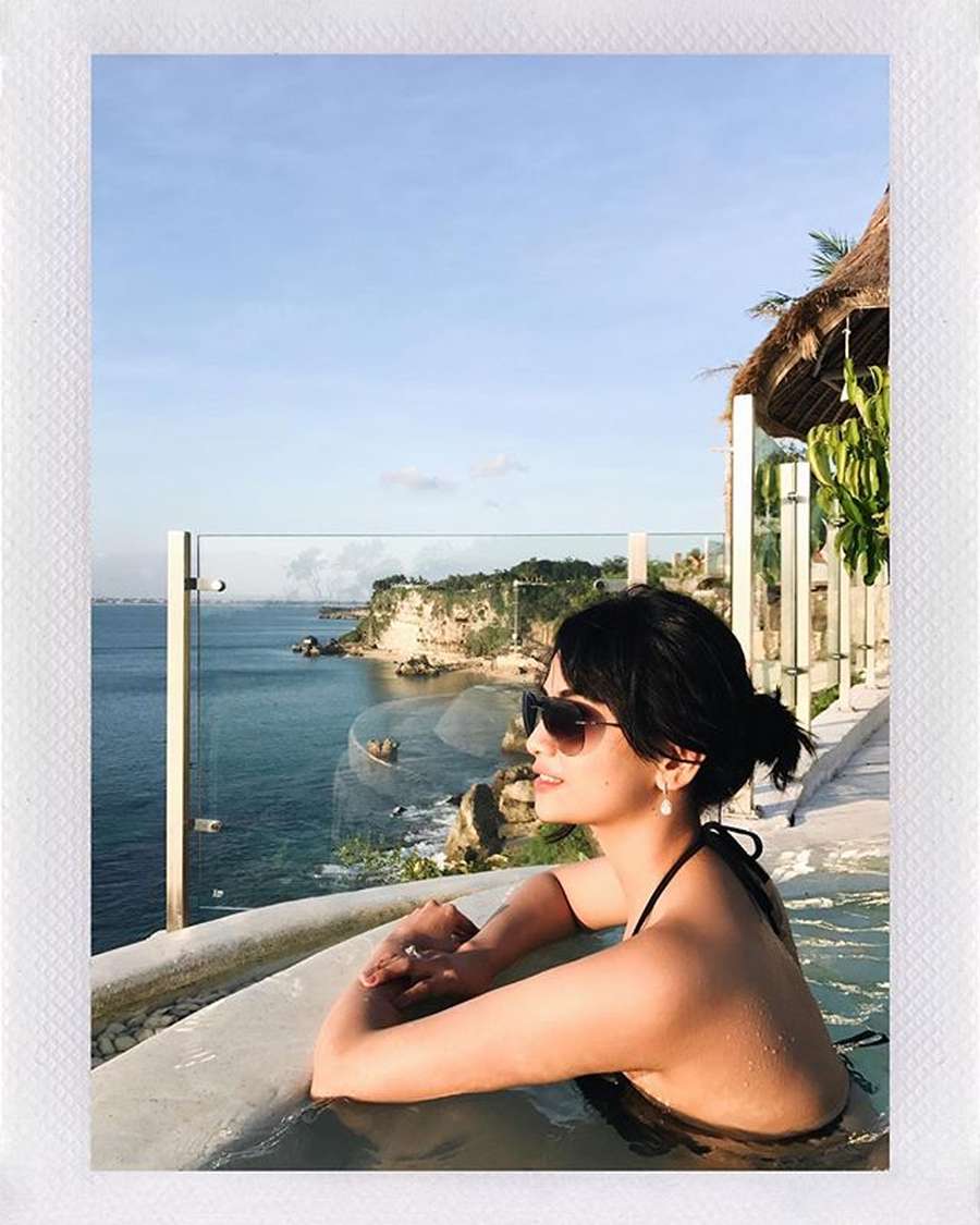 Vanessa Angel Seksi Berbikini di Bali