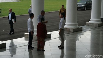 Begini salah satu gaya Kaesang ketika bertemu mantan Presiden AS, Barack Obama. Foto: Bagus Prihantoro Nugroho/ detikcom