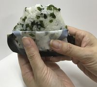 Onigiri instan dari Jepang.