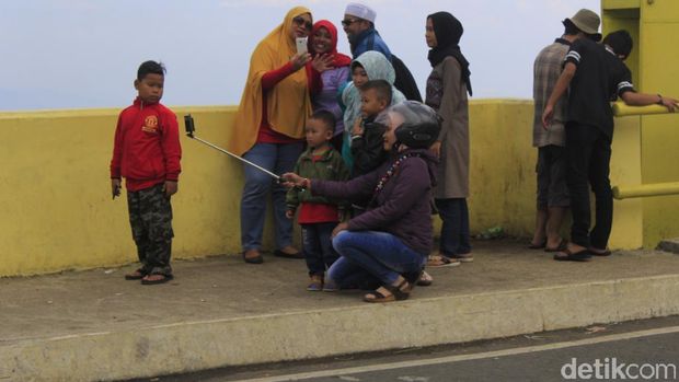 Pesona Kamojang Hill Bridge yang Jadi Tempat Favorit Pemudik Berfoto