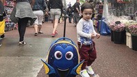 Ia juga mengajak si buah hati, Rafathar. Foto: Instagram raffinagita1717