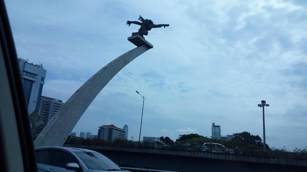 Lalin di sekitar Patung Pancoran