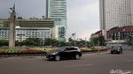 Iring-iringan Mobil Obama Melintas di Bundaran HI