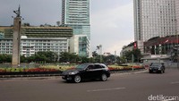 Tak cuma bertemu Jokowi dan menikmati suasana Bogor pada sore ini. Sementara Sabtu (1/7) besok, Obama akan menjadi pembicara dalam Konvensi Diaspora dan merupakan pidato pertama Obama di Asia setelah dirinya tak lagi menjabat sebagai Presiden Amerika Serikat.