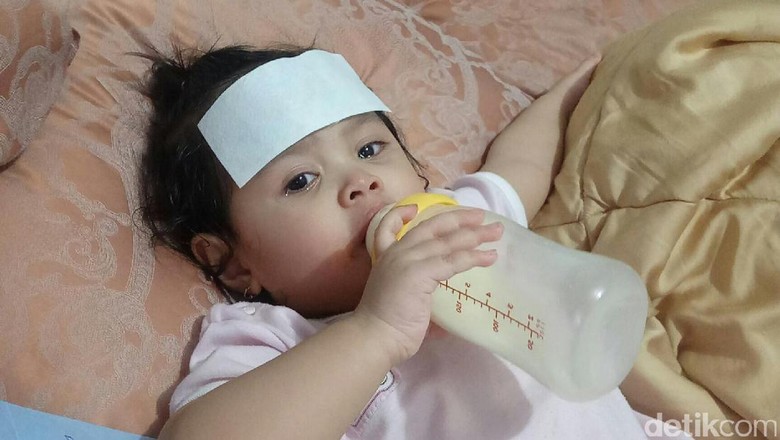 Iming-imingi Barang buat Anak Agar Cepat Sembuh, Oke Nggak Sih?/ Foto: dok.HaiBunda Iming-imingi Barang buat Anak Agar Cepat Sembuh, Oke Nggak Sih?/ Foto: dok.HaiBunda