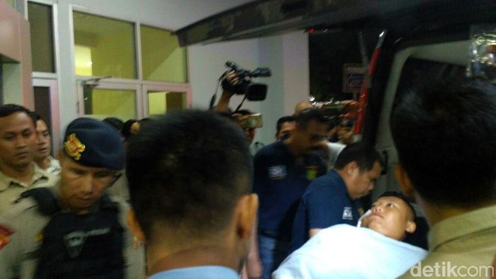 2 Anggota Brimob yang Ditusuk Dipindahkan ke RS Polri