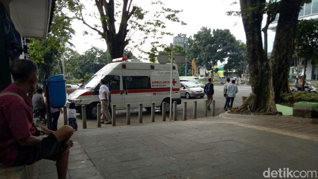 Suasana aktivitas warga di sekitar Istana Bogor jelang kedatangan Obama.