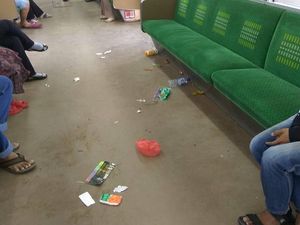 Viral Foto Sampah Berceceran di Gerbong KRL, Ini Kata KCJ