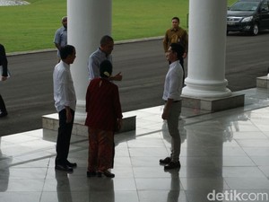 Senyum dan Salam Jempol dari Obama untuk Kaesang