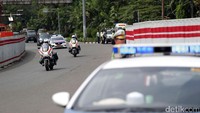 Obama kemudian meninggalkan bandara ke hotel sekitar pukul 12.35 WIB.