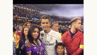 Pun begitu dengan tubuh Georgina saat final Liga Champions awal Juni lalu. Saat itu Georgina sudah dikabarkan berbadan dua. Anyway, apapun itu, selamat untuk Ronaldo yang kini punya tiga orang putra. Foto: Instagram @cristiano/@geogrinagio