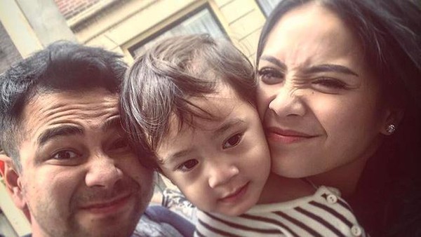 Raffi Ahmad Boyong Nagita Slavina dan Rafathar ke Amsterdam