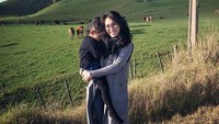 Ayu Ting Ting bersama Bilqis mengabadikan momen indah berlatar pemdangan menawan Selandia Baru. Foto: Instagram Ayu Ting Ting