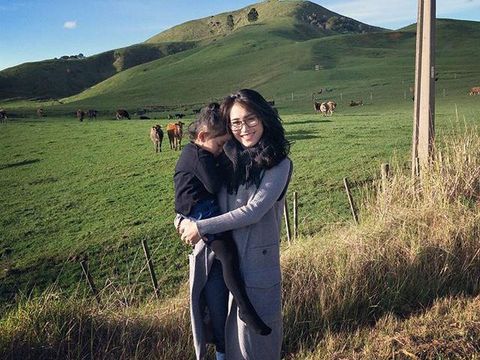 Ayu Ting Ting saat berlibur bersama putrinya di Selandia Baru.
