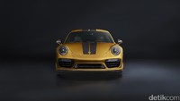 911 Turbo S Seri Ekslusifyang baru dari Porsche merupakan 911 Turbo S yang paling bertenaga dan unik. Mobil memiliki tenaga 446 kW (607 hp) dan terbatas hanya 500 unit di dunia. Foto: Porsche