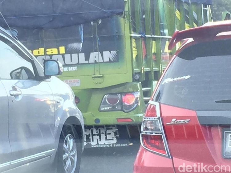 Truk Pakai Lampu Fortuner