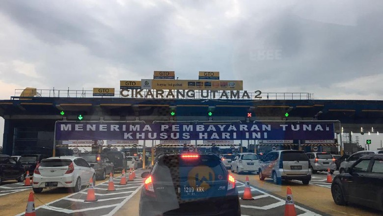 H-1 Natal, Volume Kendaraan di GT Cikarang Utama Meningkat 48,3 % H-1 Natal, Volume Kendaraan di GT Cikarang Utama Meningkat 48,3 %