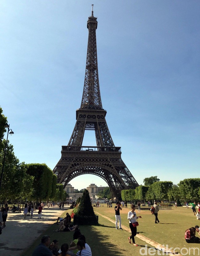 9 Hal Penting yang Perlu Kamu Tahu Saat Liburan ke Menara Eiffel