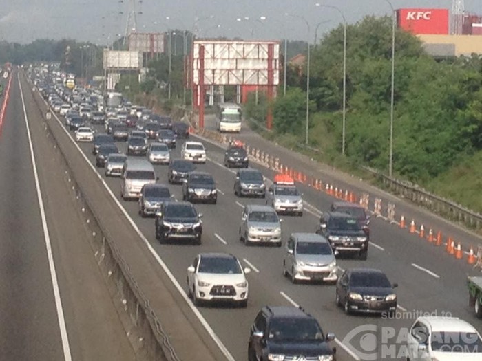 H+4 Lebaran, Tol Cikampek Arah Jakarta Macet 8 Km di Karawang Timur