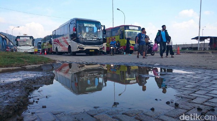 Pemudik di Pelabuhan Merak