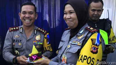 Rayakan HUT Polri, Polres Bandung Syukuran di Jalur Mudik
