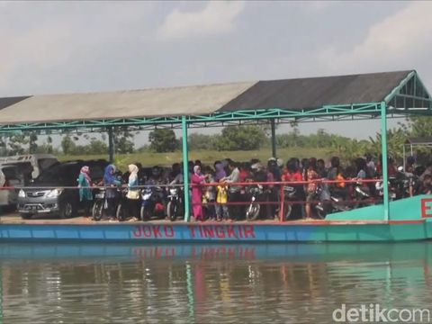 Perahu Tambang di Jombang Masih Diminati