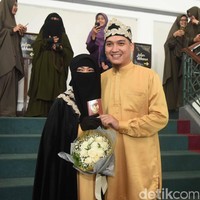 Egi John dan Kamilia Yasmin taaruf selama tiga bulan sebelum menikah pada 1 Juli 2017. Foto: Ludi/detikHOT