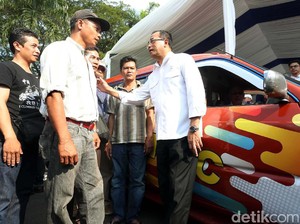 Menhub: Driver Taksi Online Jangan Ditangkap, Tapi..
