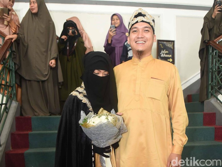 Egi John, Hijrah, Vakum FTV dan Warteg Tengah Malam Egi John, Hijrah, Vakum FTV dan Warteg Tengah Malam