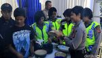 Rayakan HUT Polri, Polres Bandung Syukuran di Jalur Mudik
