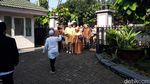 Senyum Semringah Egi John di Pernikahan Keduanya