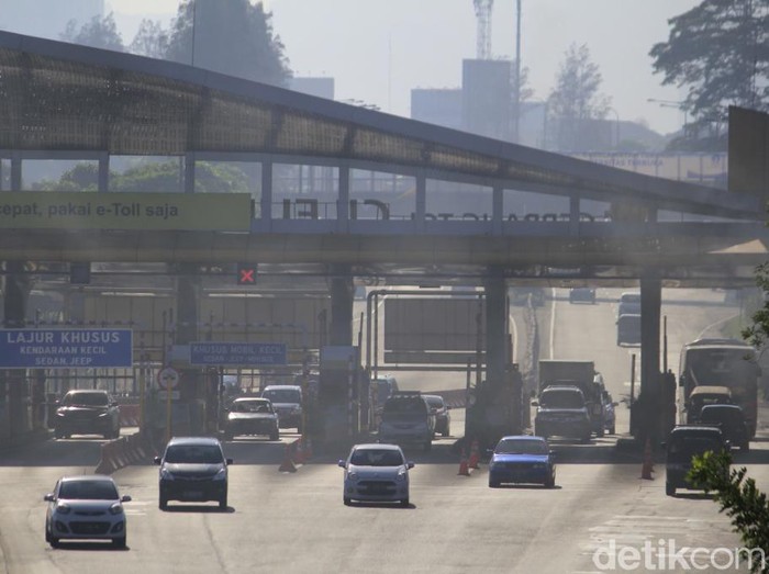 Arus Balik H+5 di Gerbang Tol Cileunyi Ramai Lancar