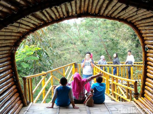 Libur Lebaran, Wisata Omah Bambu di Lereng Merapi Ramai 