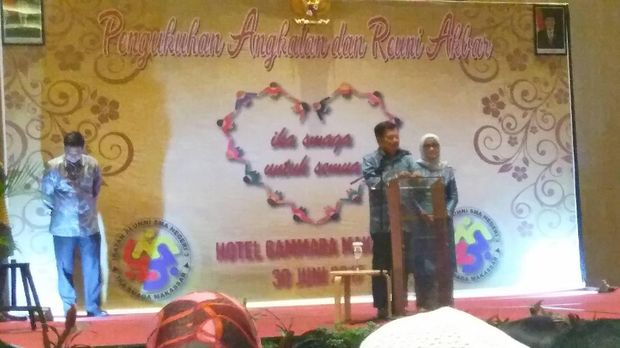 JK mengenang masa-masa indah di SMA Negeri 3 Makassar.