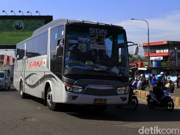 H+5 Arus Balik di Gerbang Tol Cileunyi Ramai Lancar