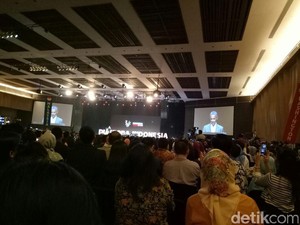 Diaspora Nyanyi Indonesia Raya Sebelum Dengarkan Pidato Obama