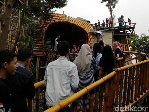 Libur Lebaran, Wisata Omah Bambu di Lereng Merapi Ramai 